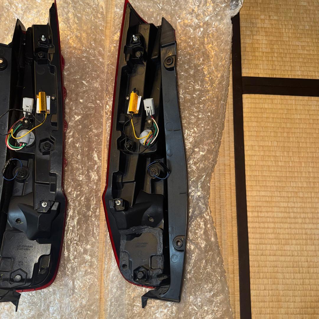 トムス　ノア　ヴォクシー　80 LEDテールライト
