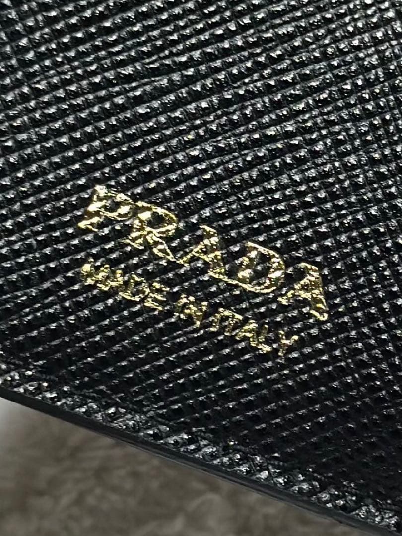 PRADA プラダ キーケース 4連 サフィアーノ レザー 黒 ブラック