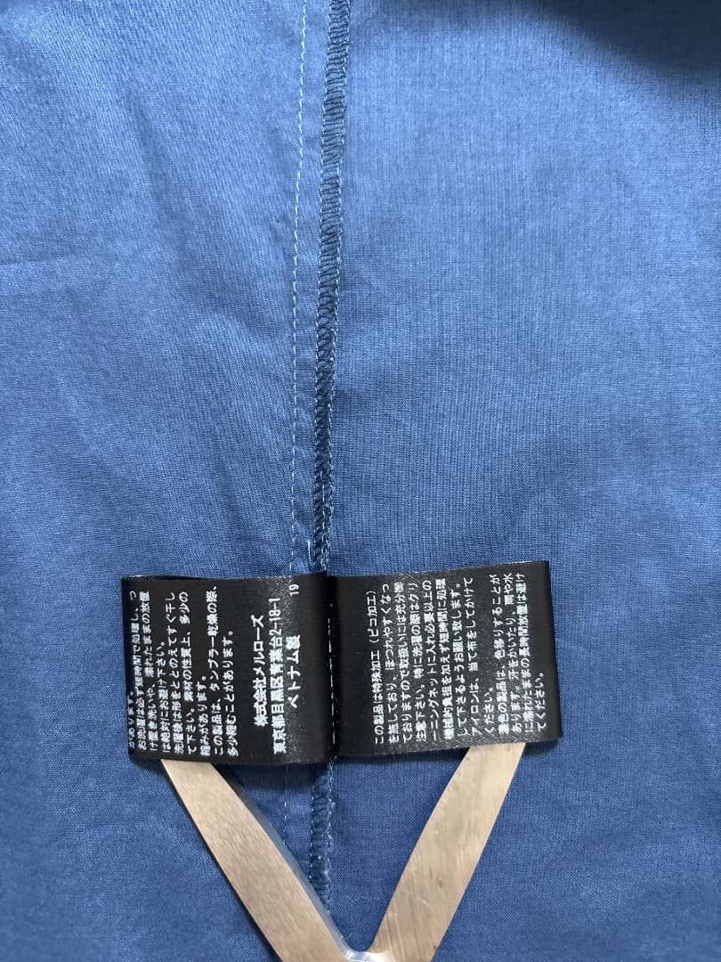 ★ほぼ新品　フリル付きネイビー長袖シャツ　M〜L