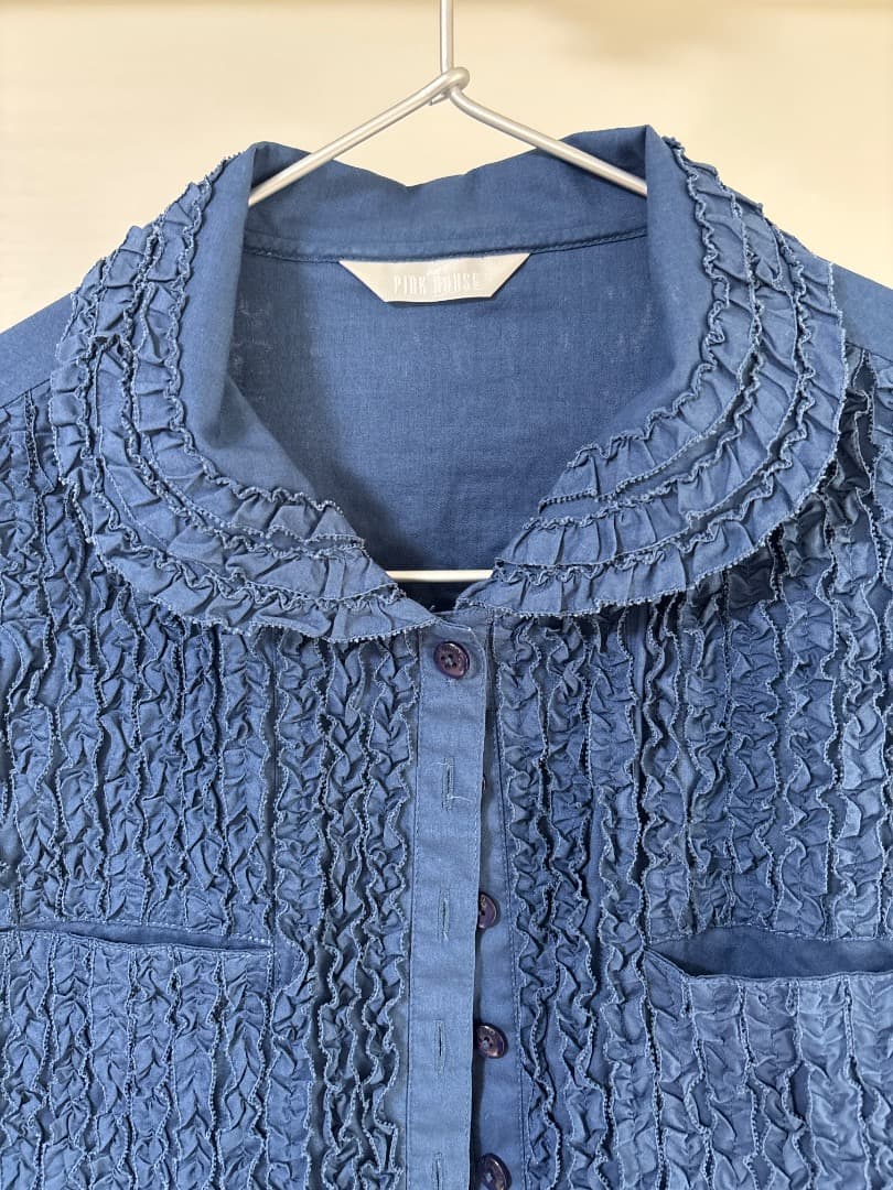 ★ほぼ新品　フリル付きネイビー長袖シャツ　M〜L