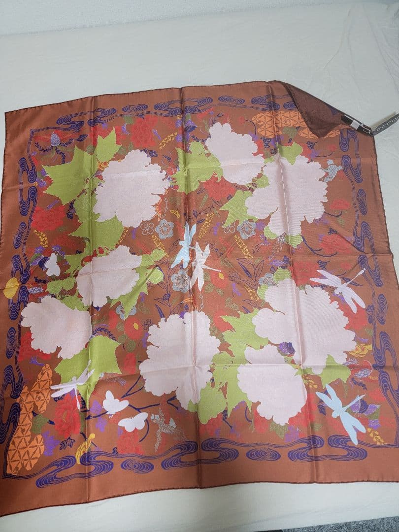 GUCCI 花柄シルクスカーフ ブラウン系