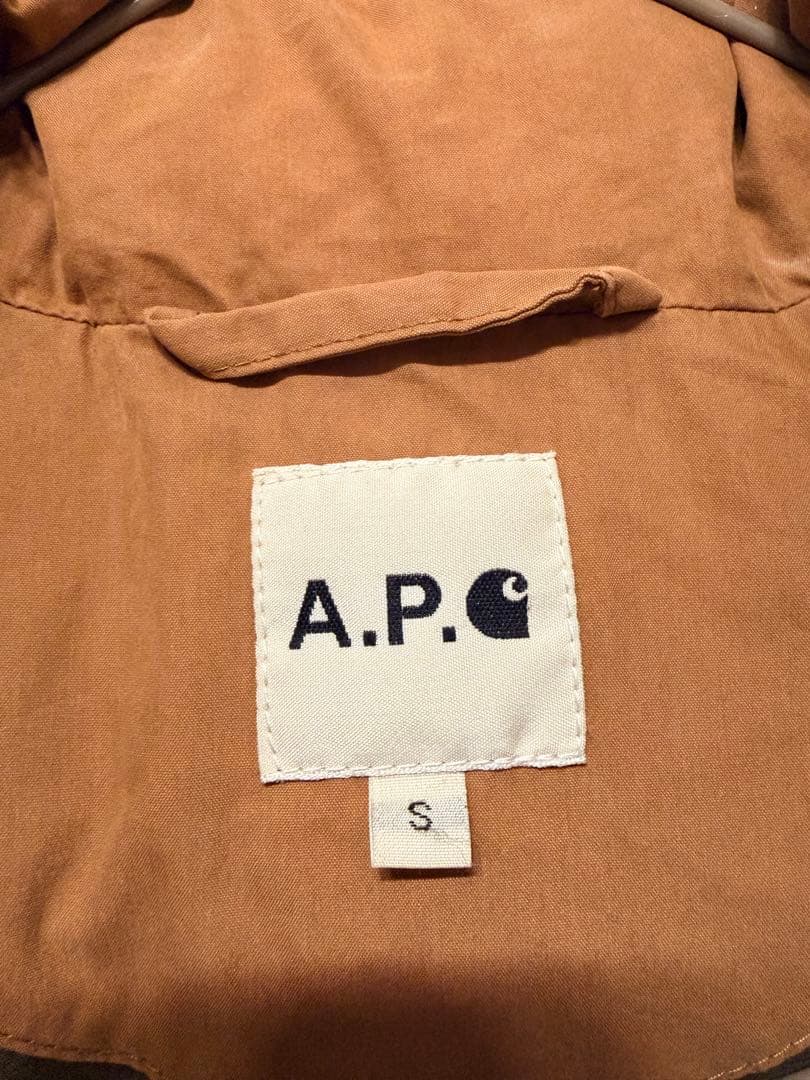 A.P.C. ×カーハート　コラボ　ブラウン ダウンベスト Sサイズ