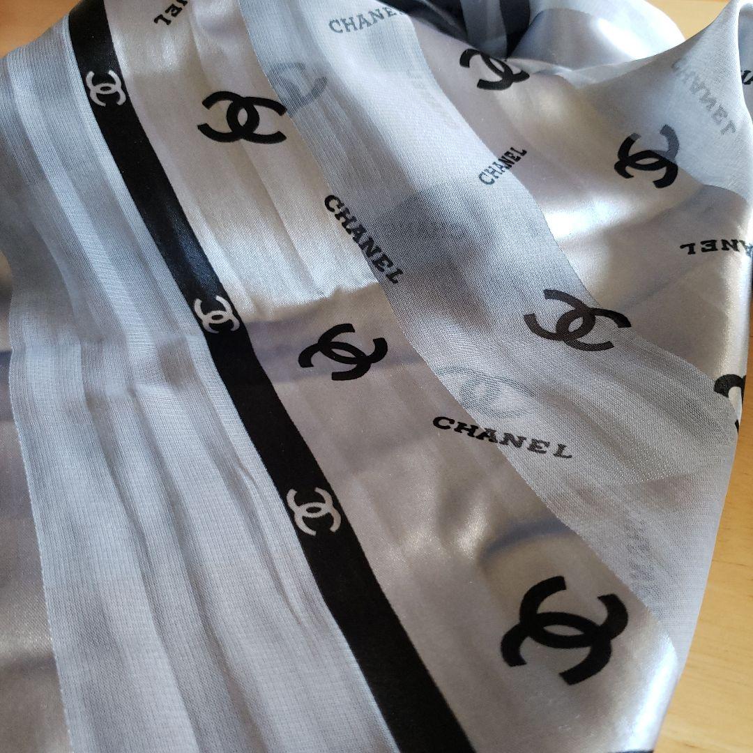 CHANEL シルクスカーフ グレー・シルバー