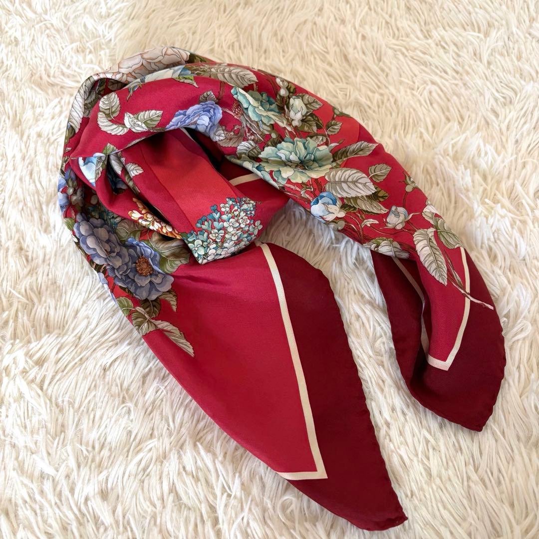 GUCCI 大判シルクスカーフ　花柄　ヴィンテージ　イタリア製　絹100% 赤系