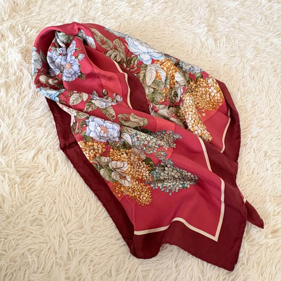 GUCCI 大判シルクスカーフ　花柄　ヴィンテージ　イタリア製　絹100% 赤系