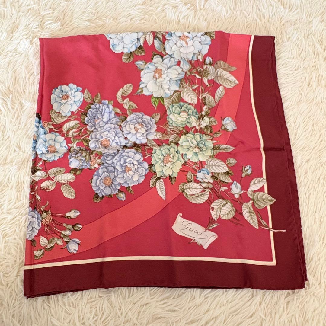 GUCCI 大判シルクスカーフ　花柄　ヴィンテージ　イタリア製　絹100% 赤系