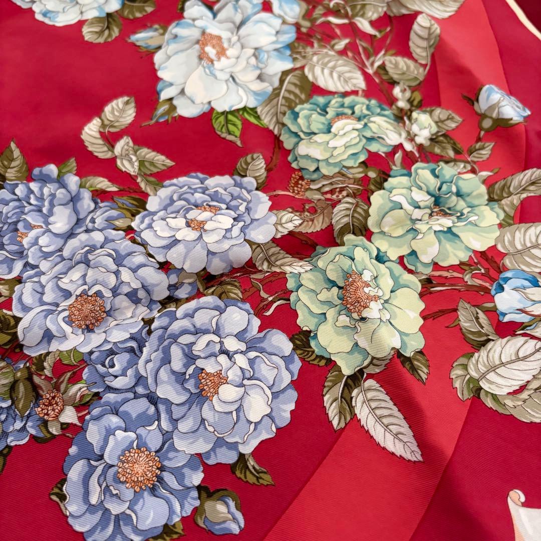 GUCCI 大判シルクスカーフ　花柄　ヴィンテージ　イタリア製　絹100% 赤系