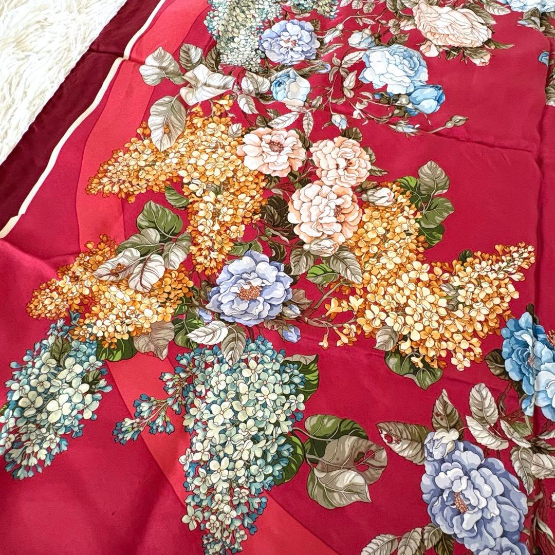 GUCCI 大判シルクスカーフ　花柄　ヴィンテージ　イタリア製　絹100% 赤系