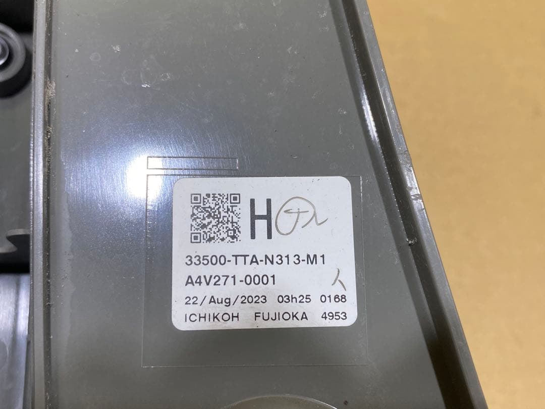 JF3 NBOX 右テールランプ ICHIKOH D274#4122