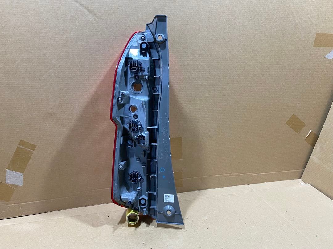 JF3 NBOX 右テールランプ ICHIKOH D274#4122