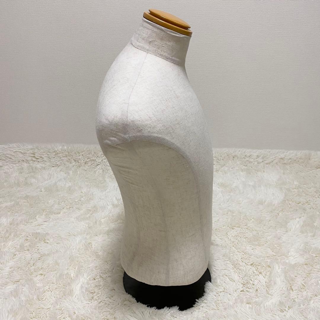 【美品】男性用 トルソー 布製 ベージュマネキン 土台付 上半身 木製首 メンズ