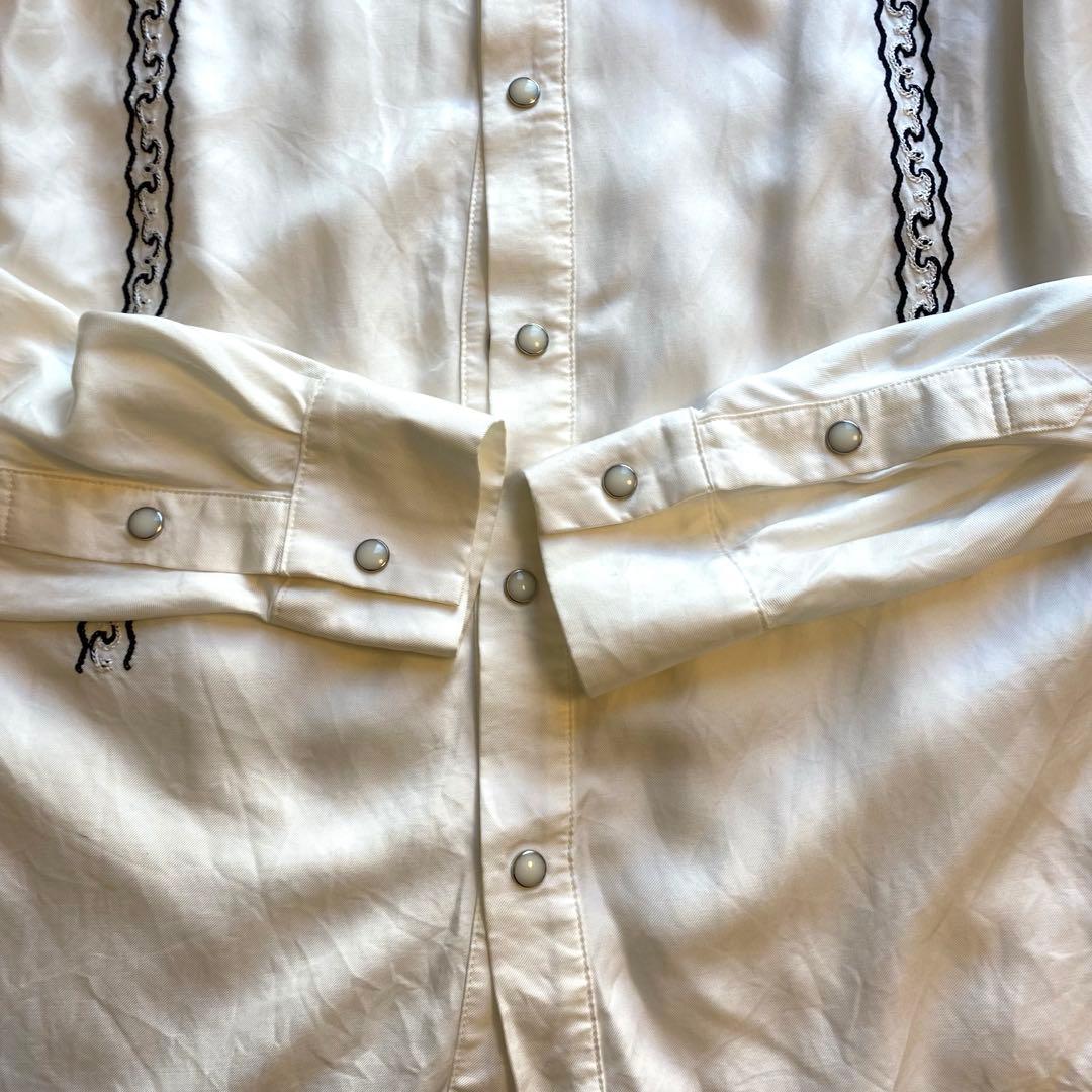 トーガプルラ TOGA PULLA ボウタイ刺繍とろみシャツ ホワイト