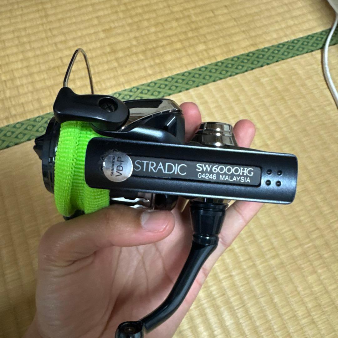 STRADIC SW6000HG スピニングリール ブラック/グリーン