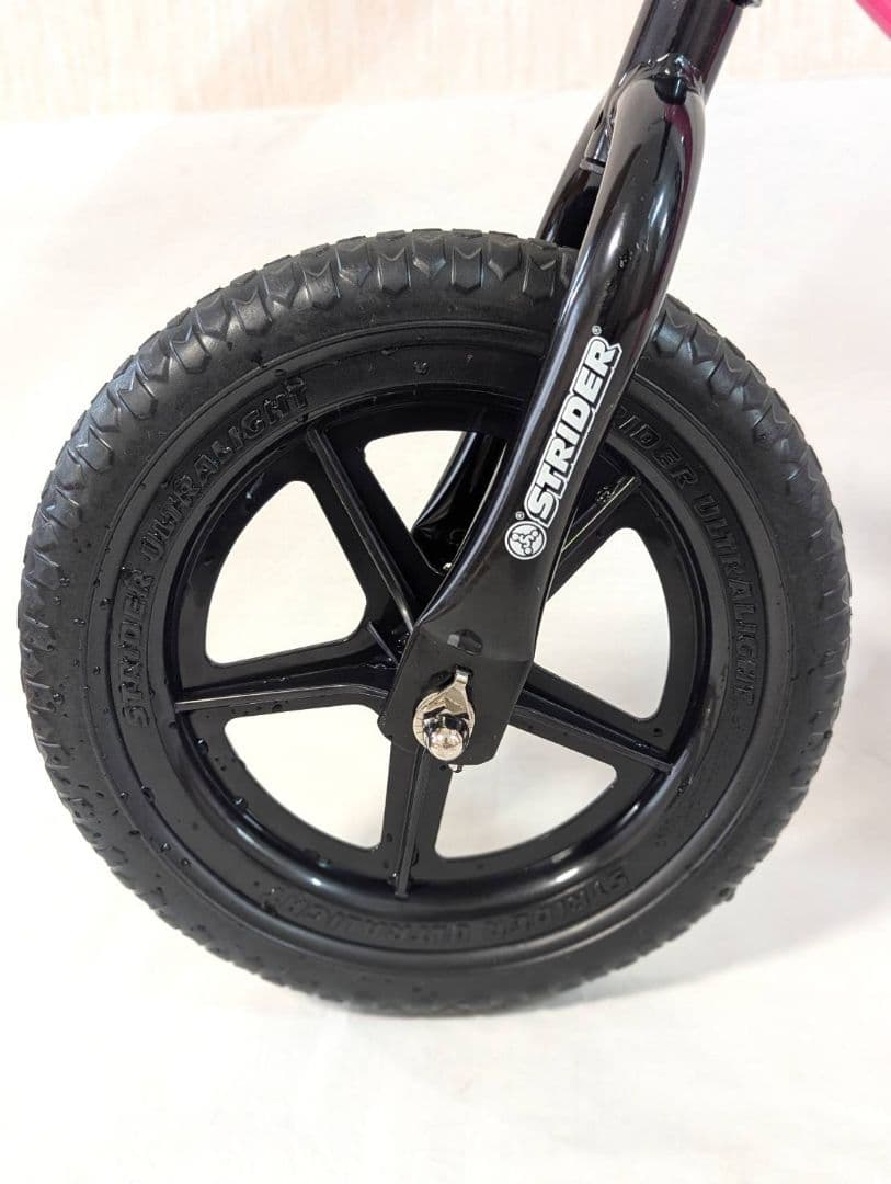 美品 ストライダー スポーツタイプ 12インチ ピンク キックバイク