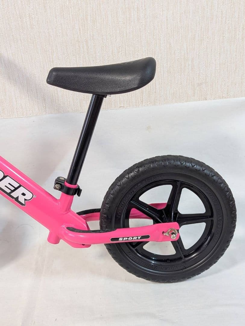 美品 ストライダー スポーツタイプ 12インチ ピンク キックバイク